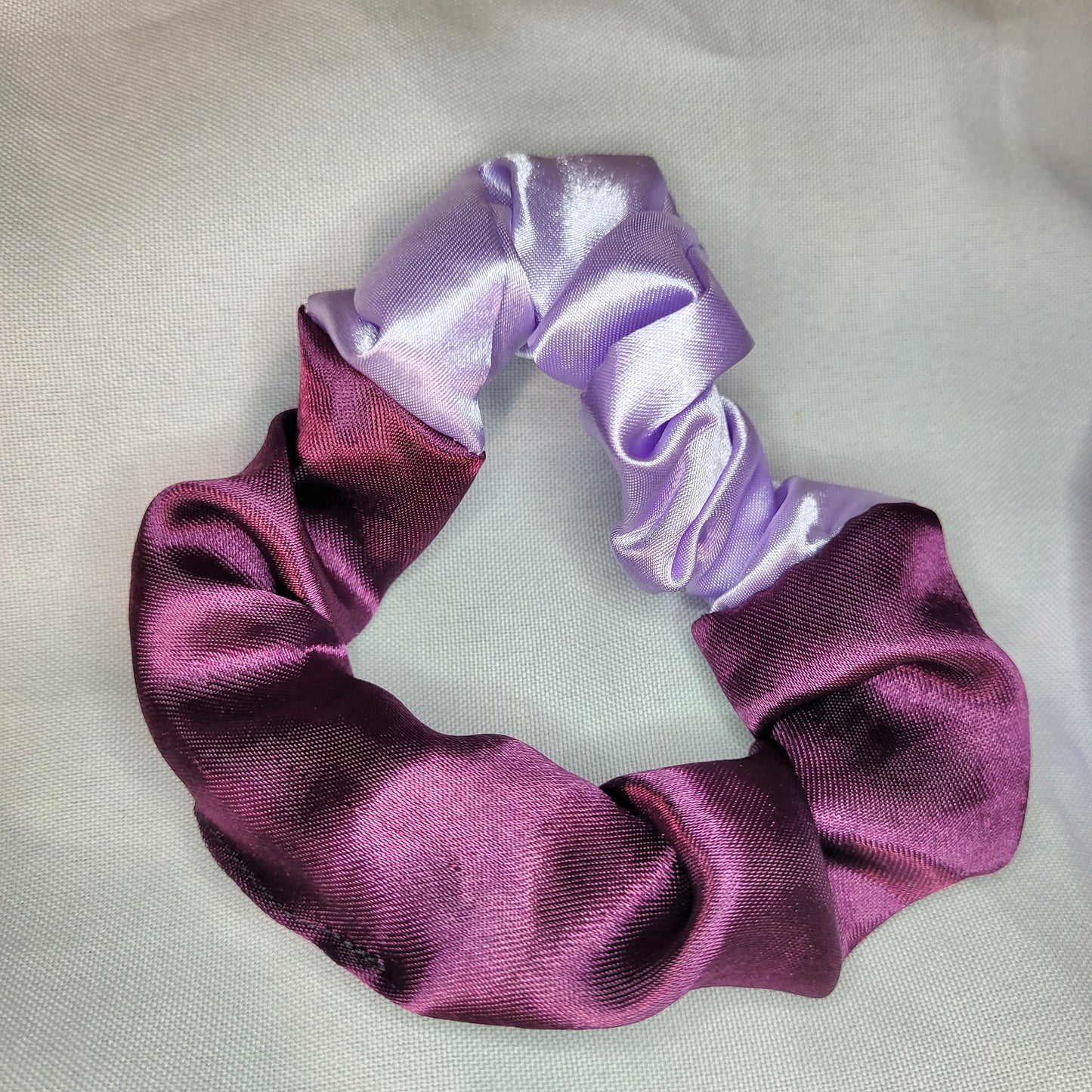 Chouchou bicolore lilas et violet satiné