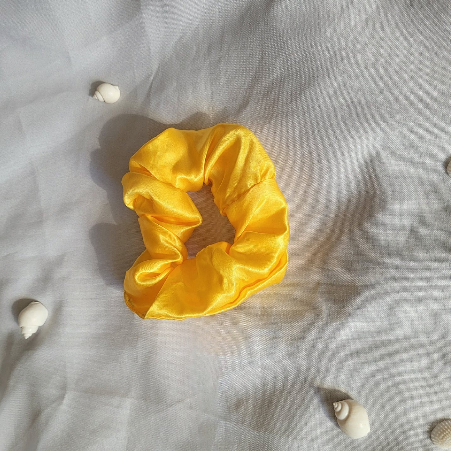 Chouchou jaune satiné