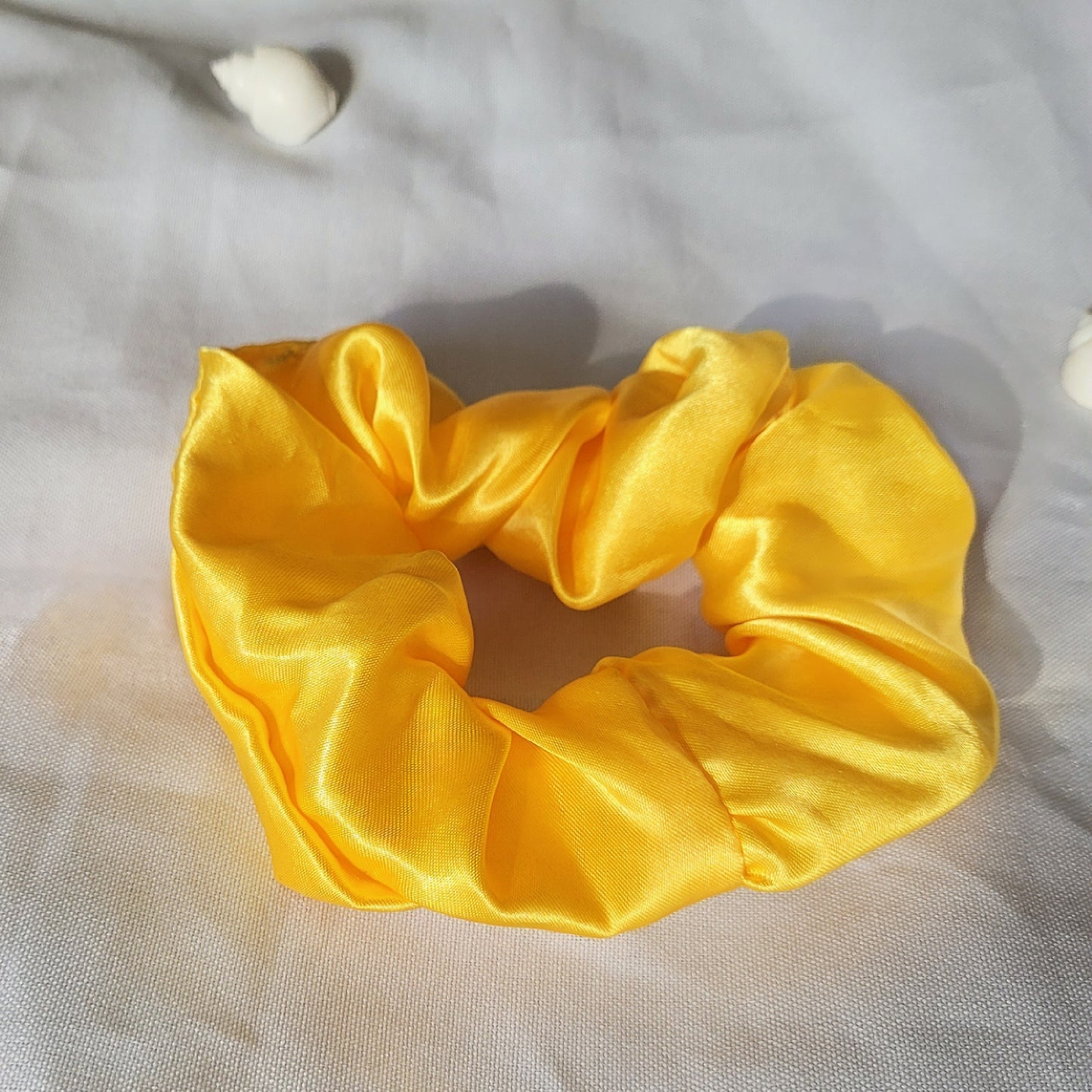 Chouchou jaune satiné