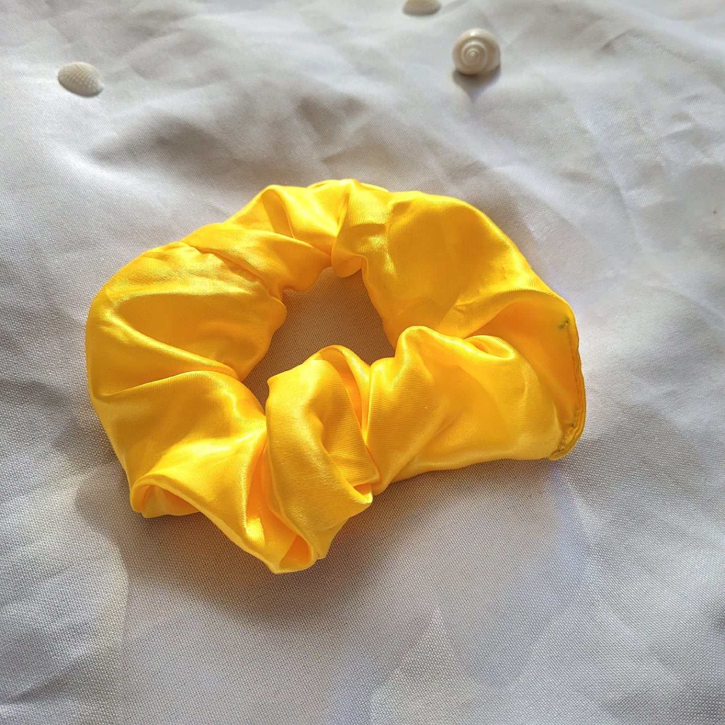 Chouchou jaune satiné