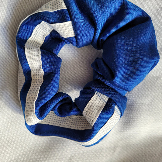 Chouchou Adidas bleu et blanc upcyclé