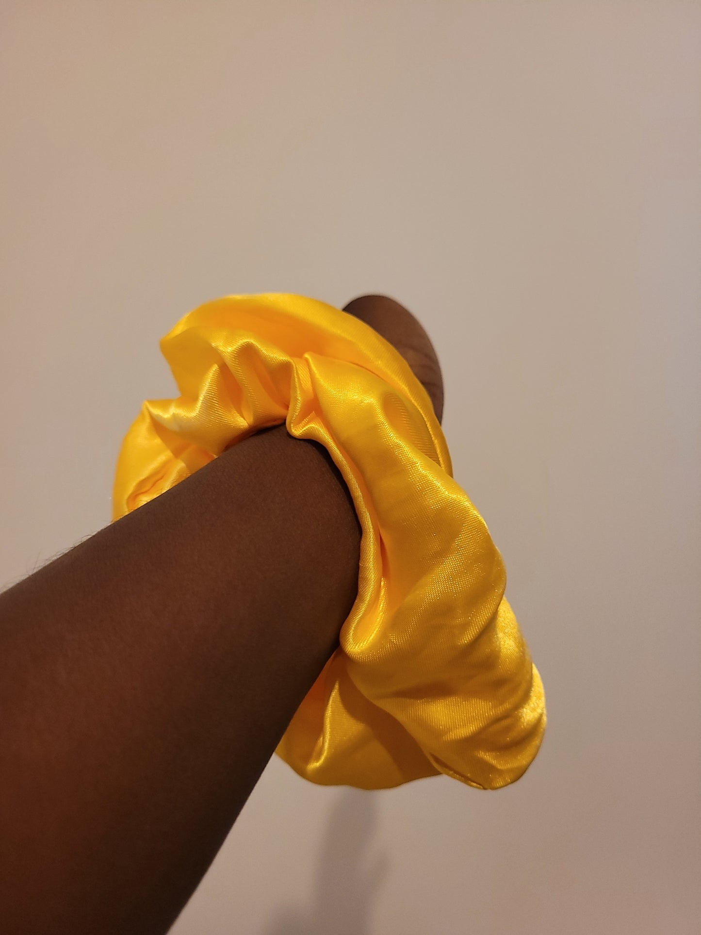 Mini Chouchou jaune satiné