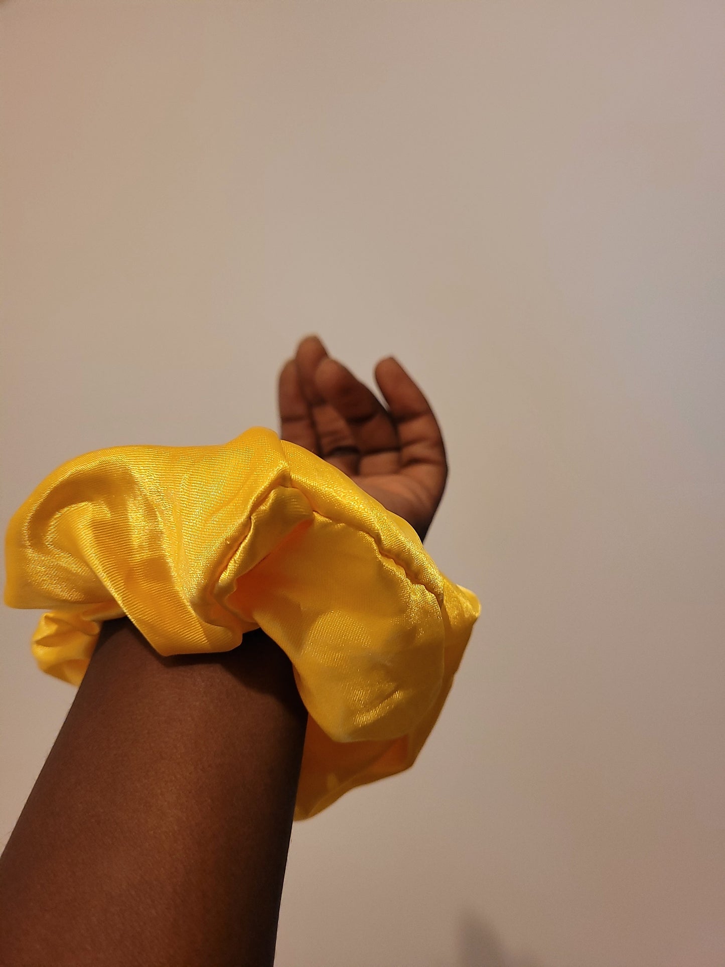 Mini Chouchou jaune satiné