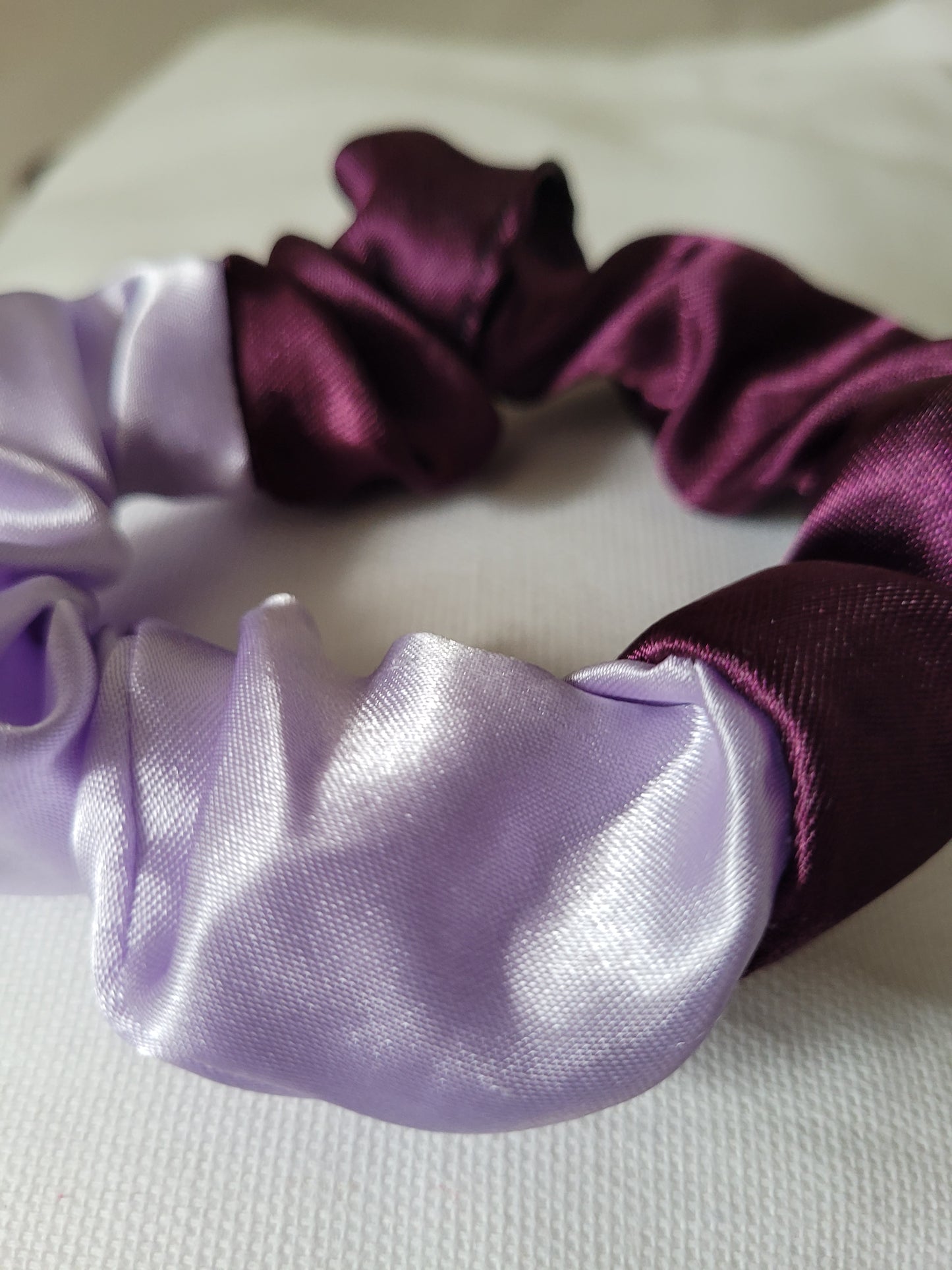 Chouchou bicolore lilas et violet satiné