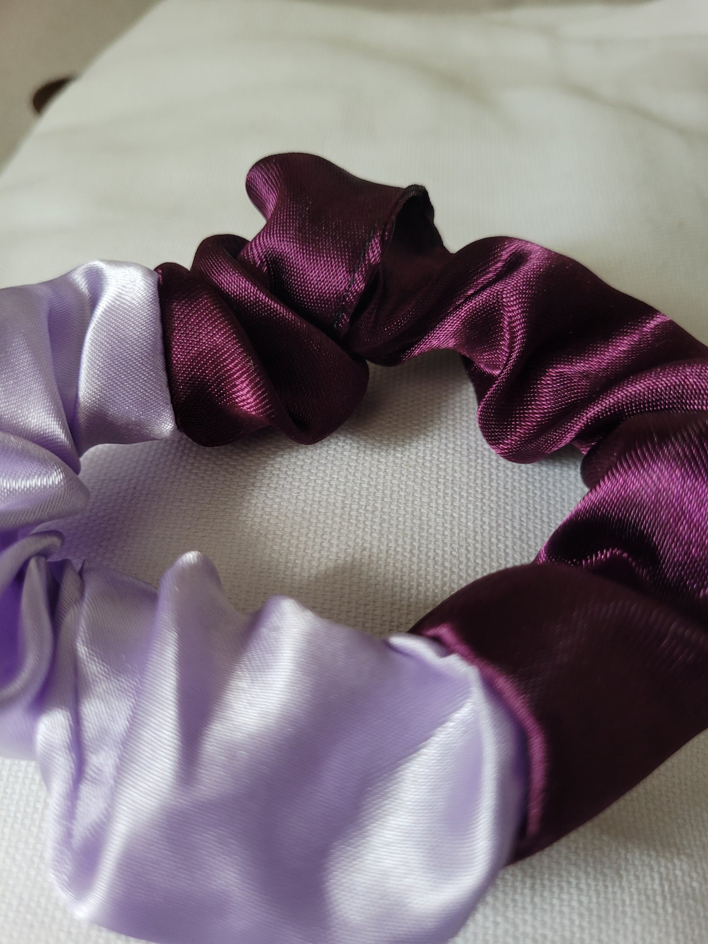 Chouchou bicolore lilas et violet satiné