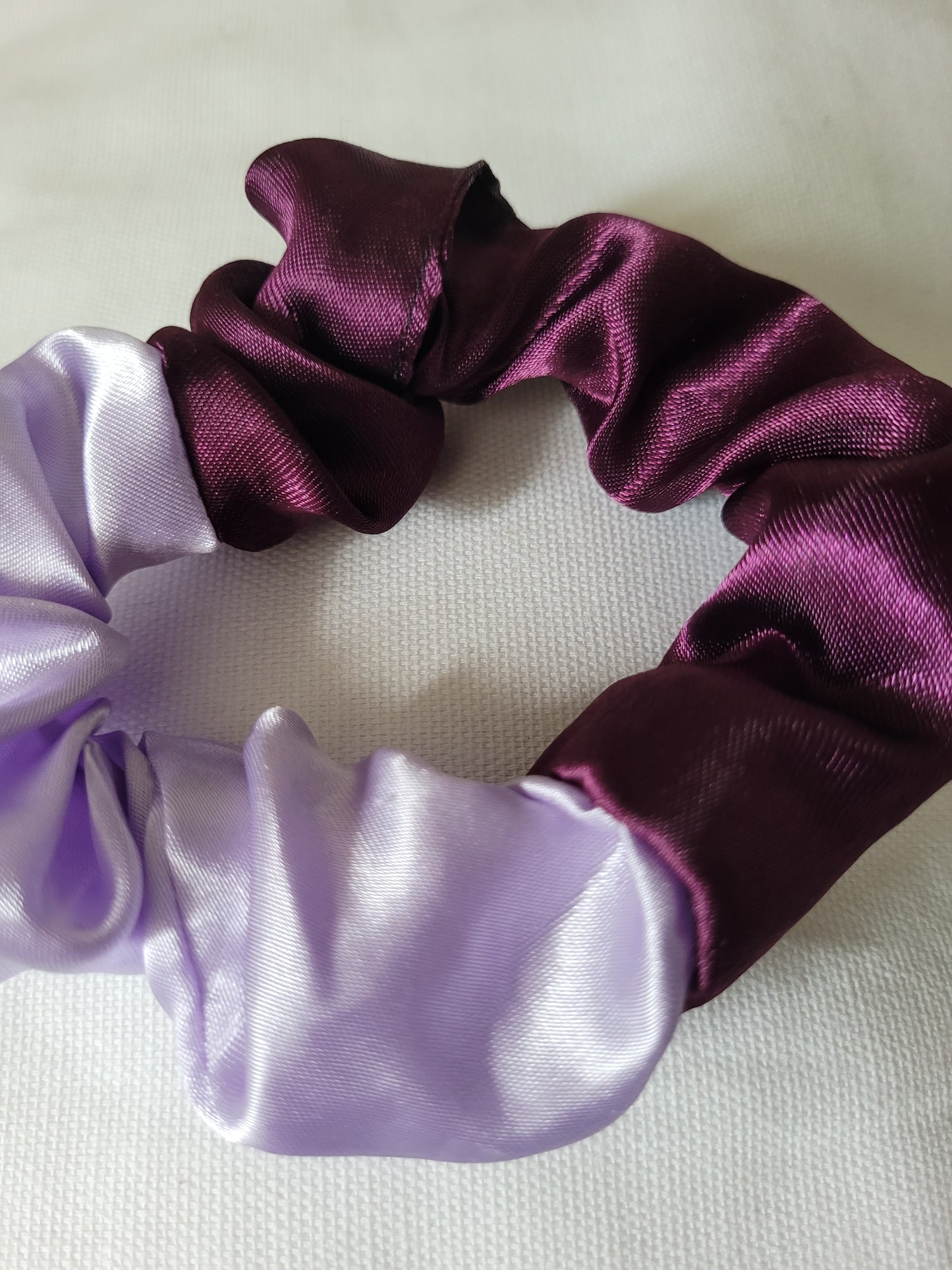 Chouchou bicolore lilas et violet satiné