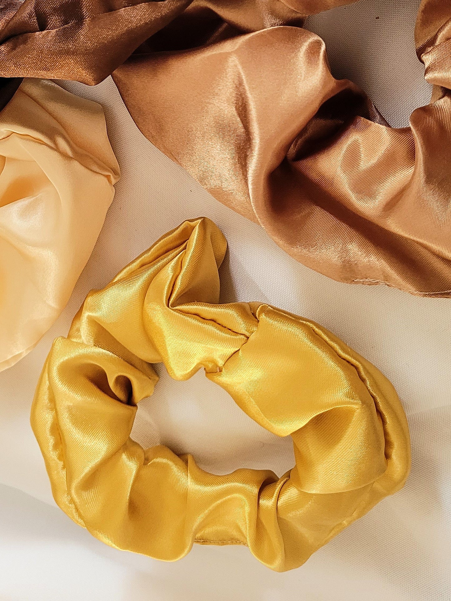 Chouchou doré satiné