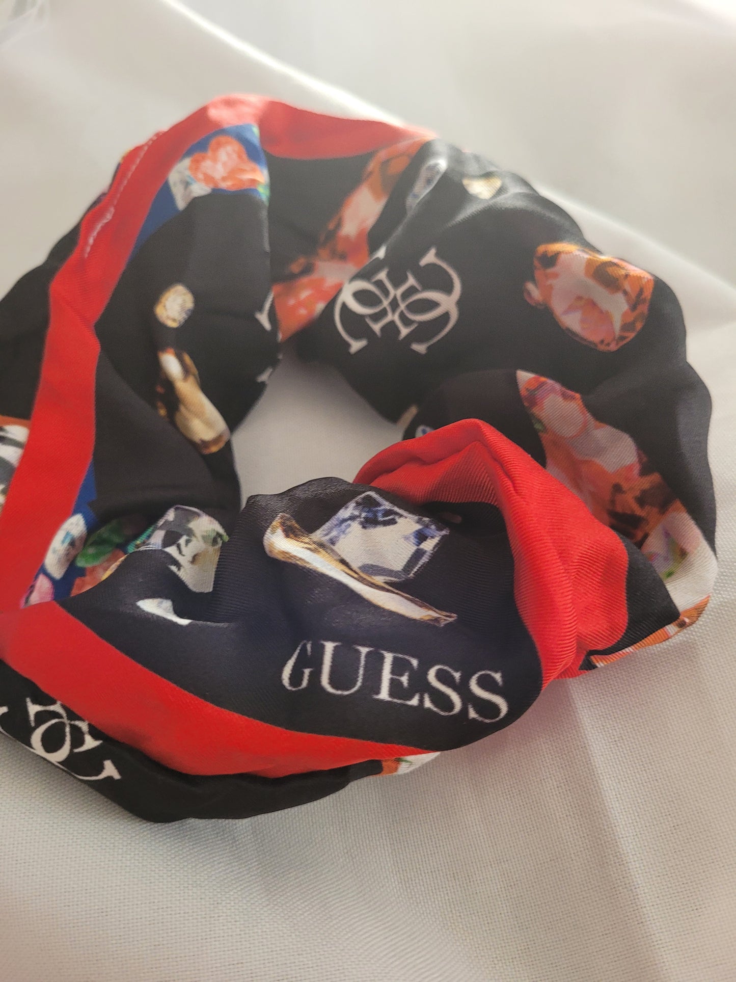Chouchou Guess satiné
