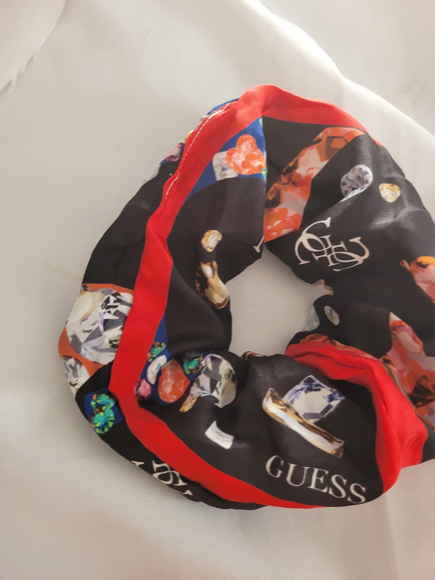 Chouchou Guess satiné