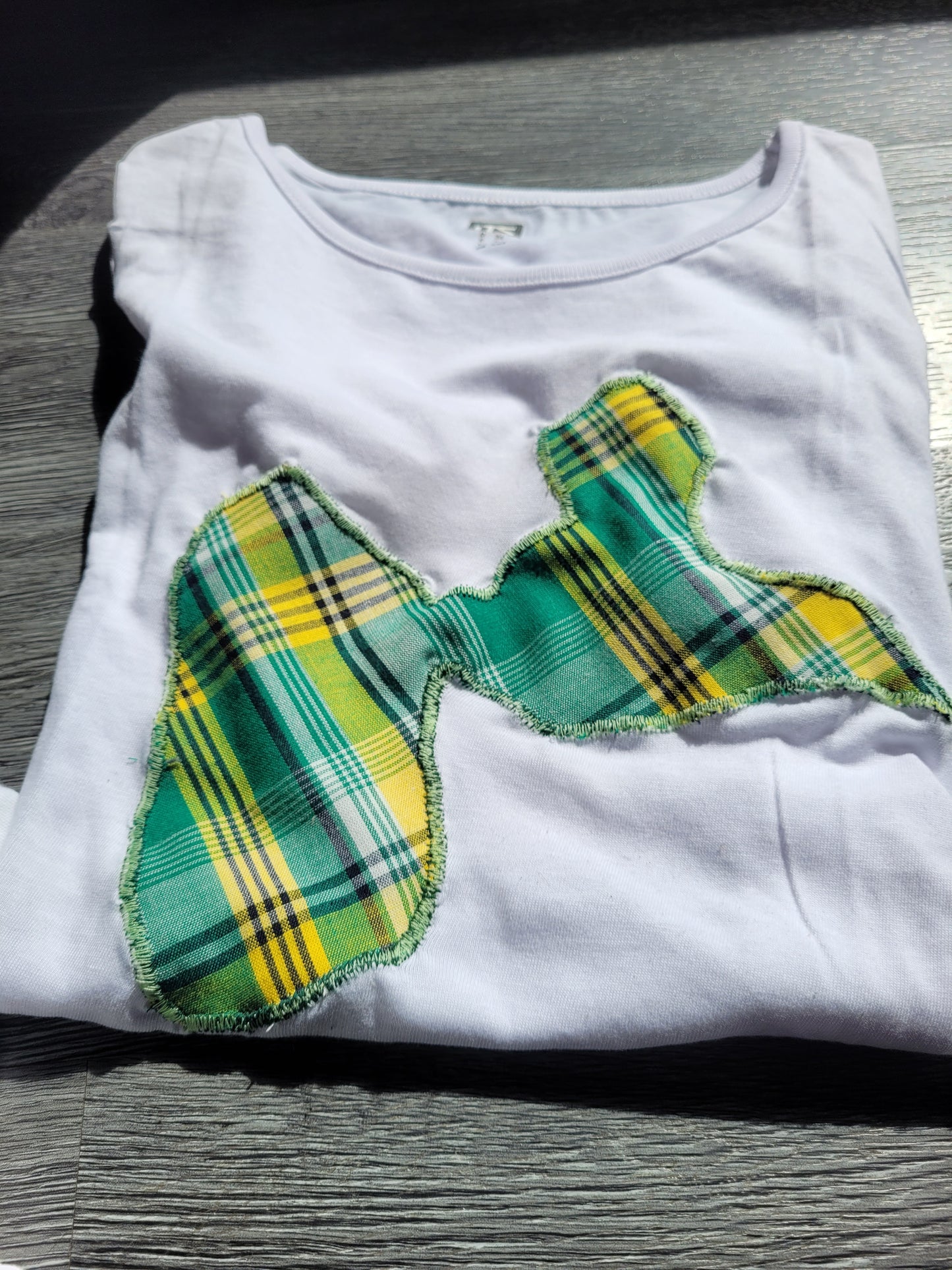 Tee-shirt Guadeloupe brodé madras vert