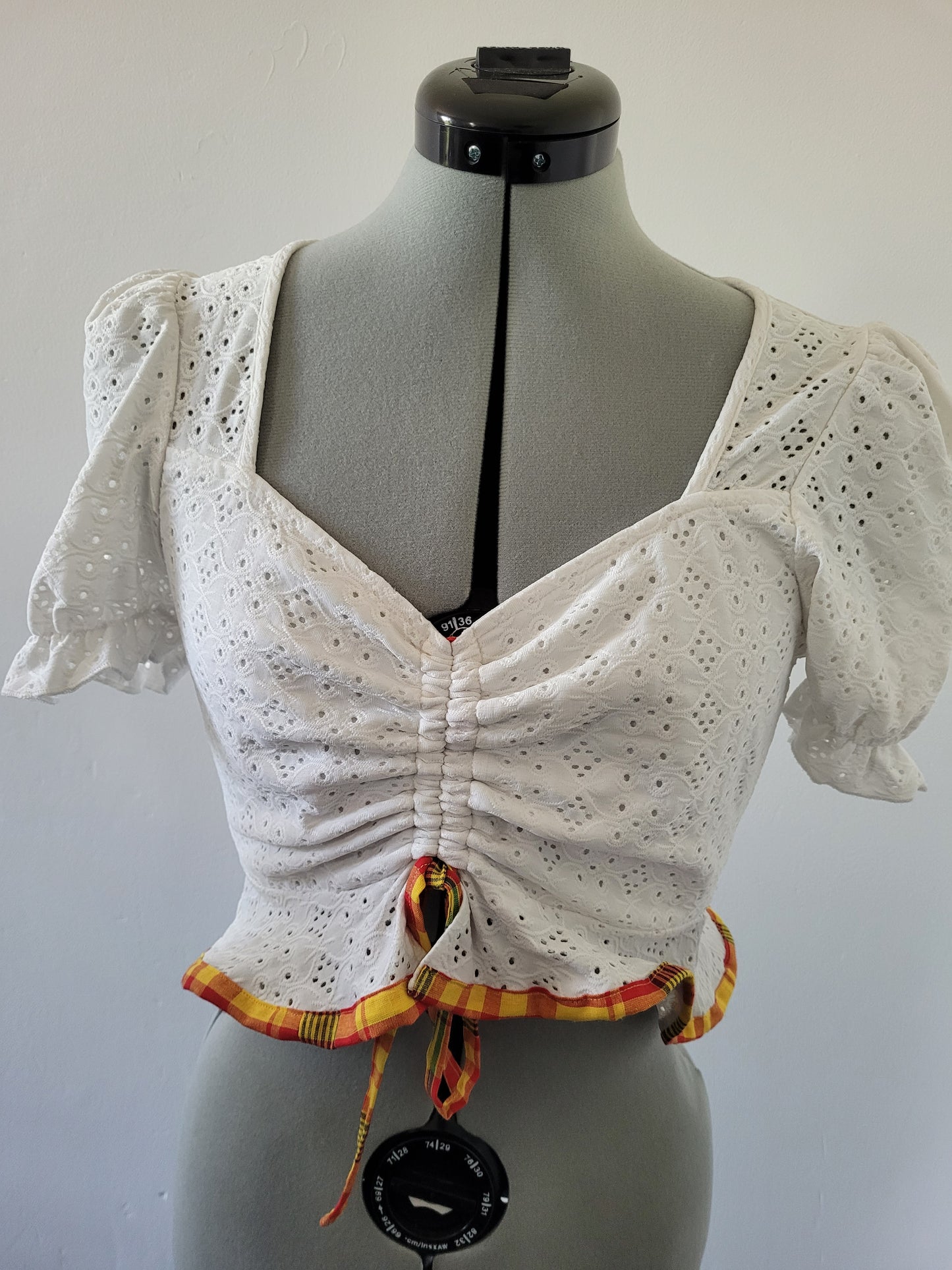 Top court madras et broderie