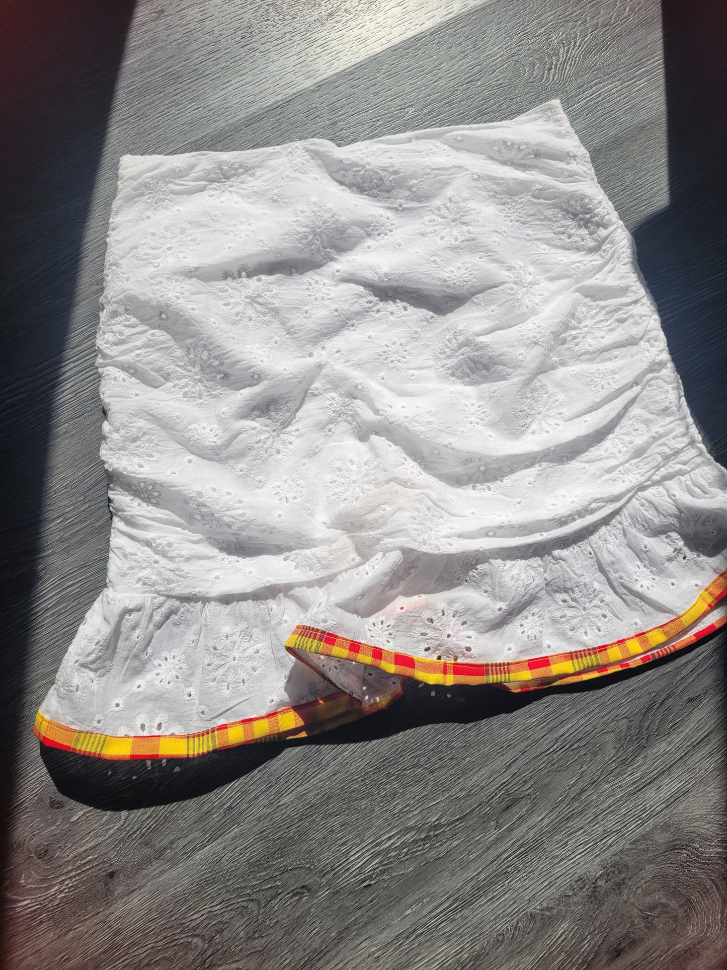 Jupe broderie et madras