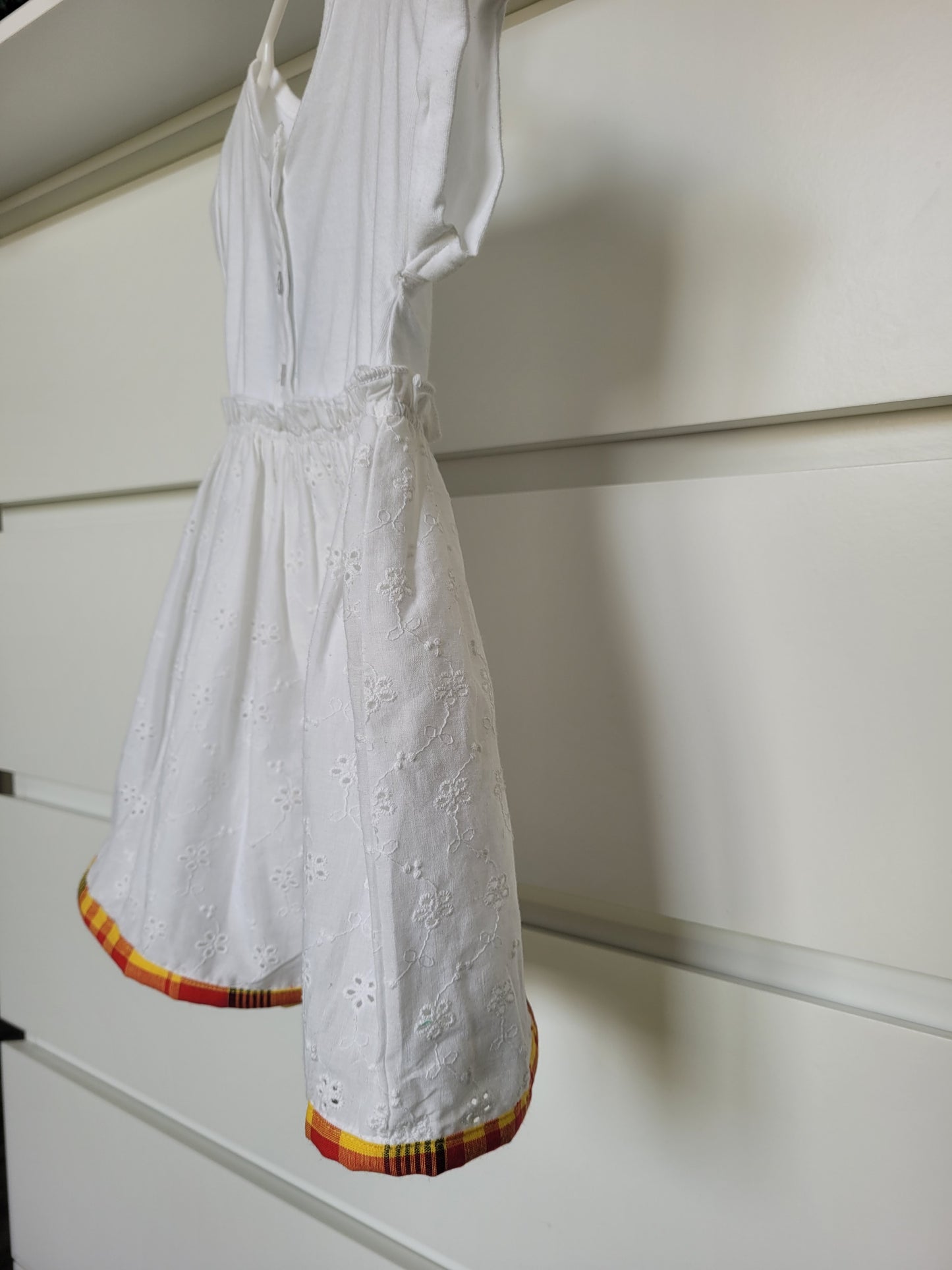 Robe broderie anglaise et madras
