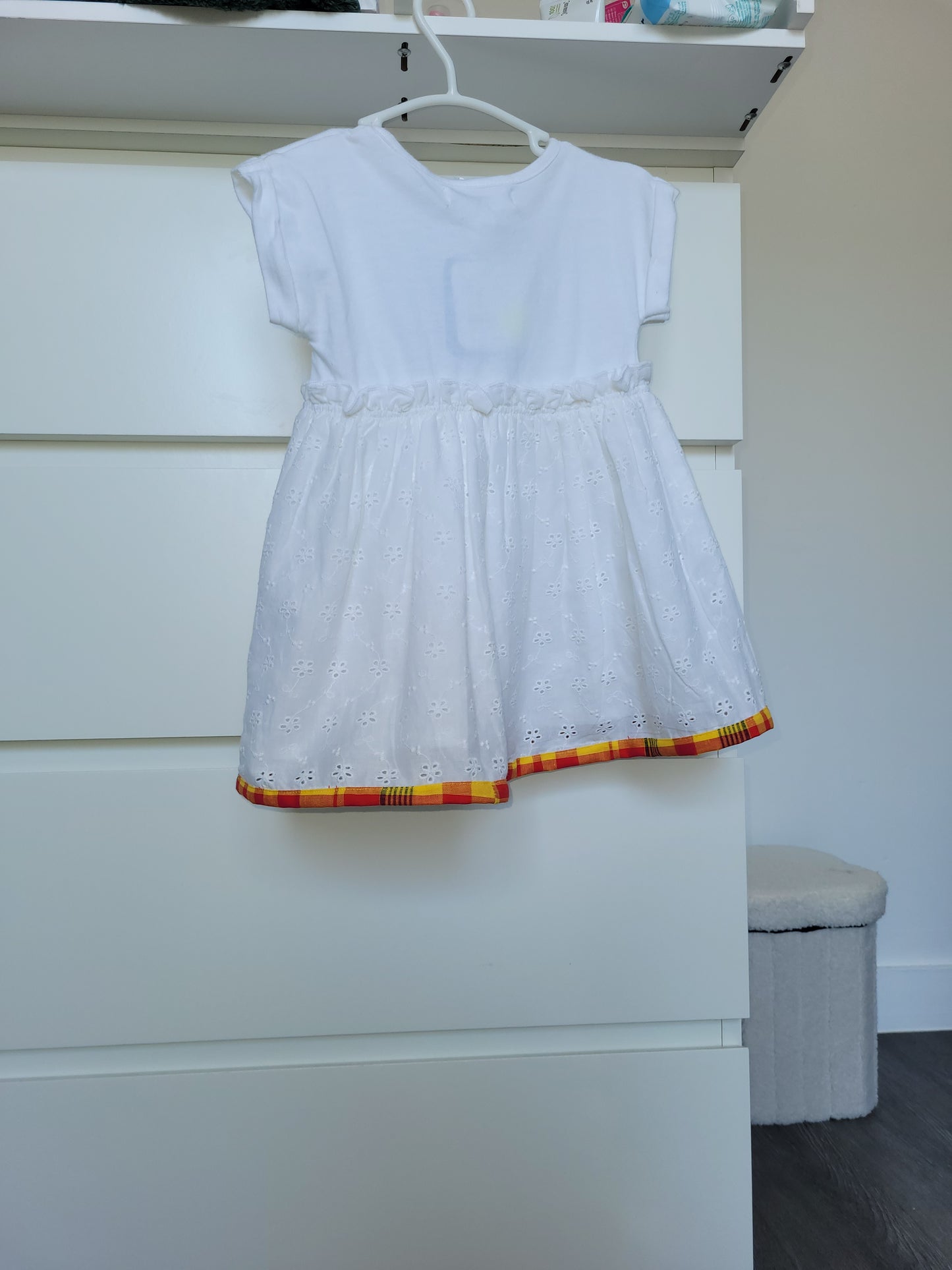 Robe broderie anglaise et madras