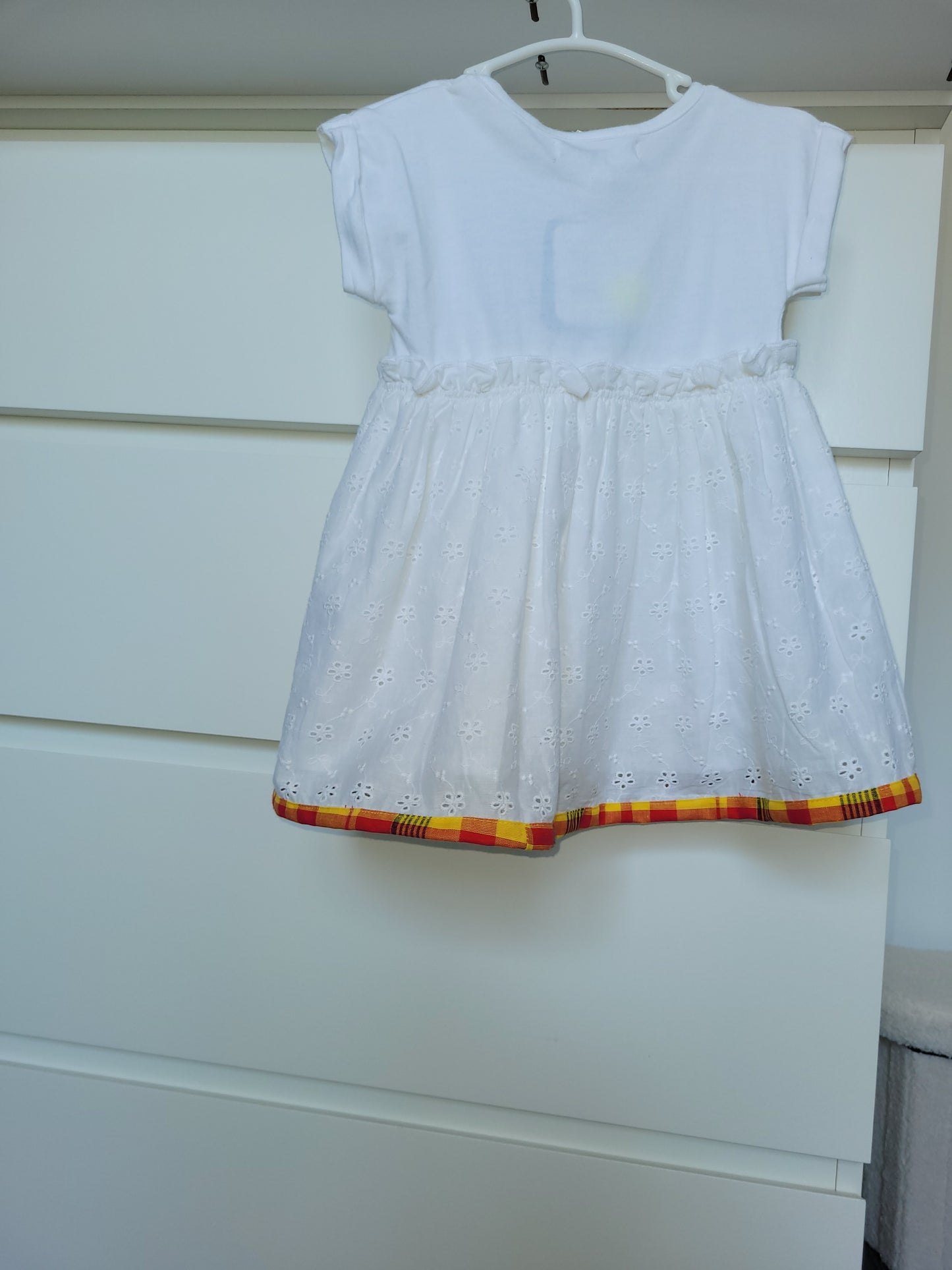 Robe broderie anglaise et madras