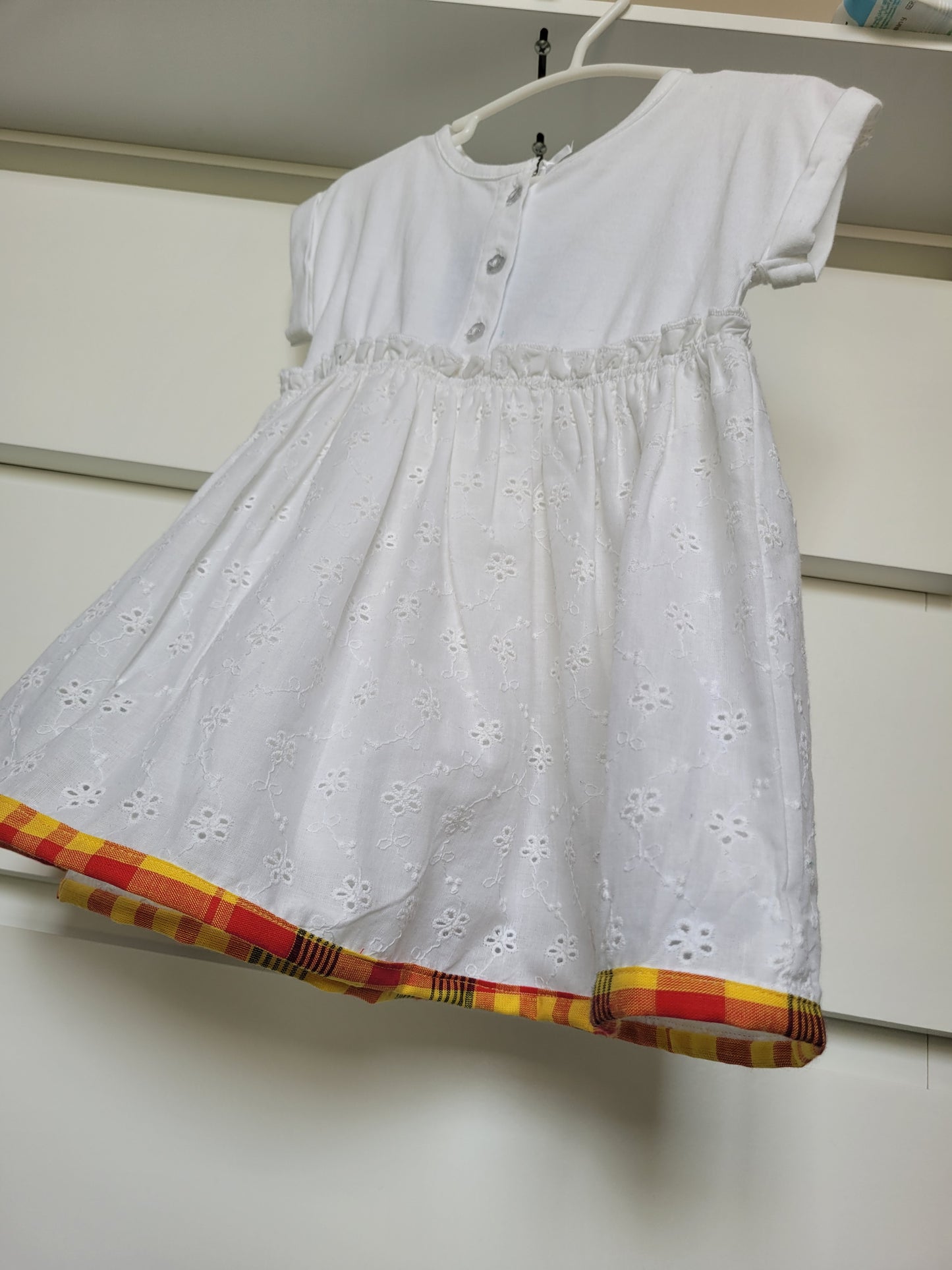 Robe broderie anglaise et madras