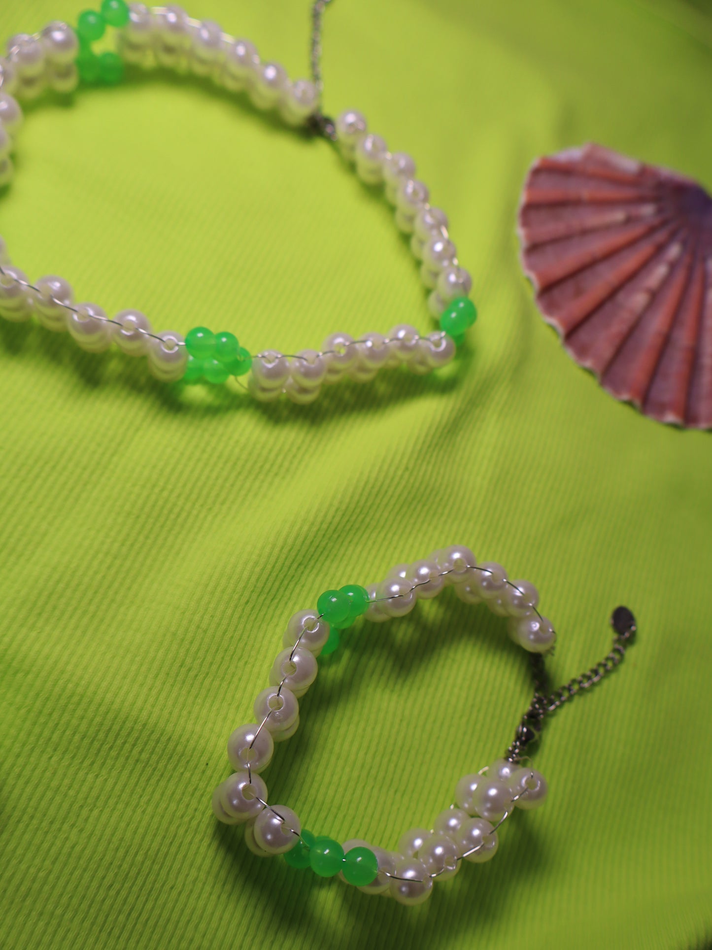 Collier beige et vert