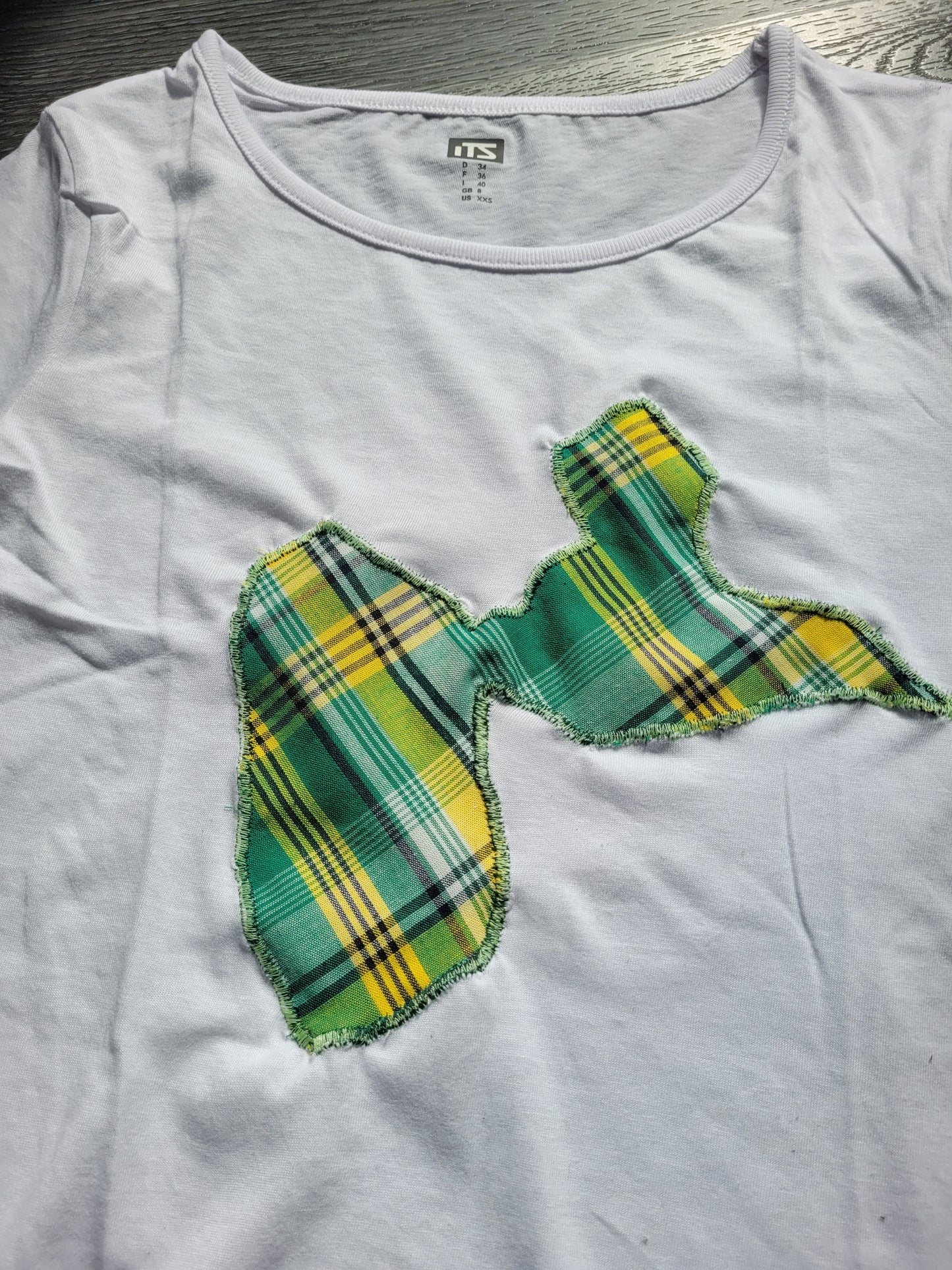 Tee-shirt Guadeloupe brodé madras vert