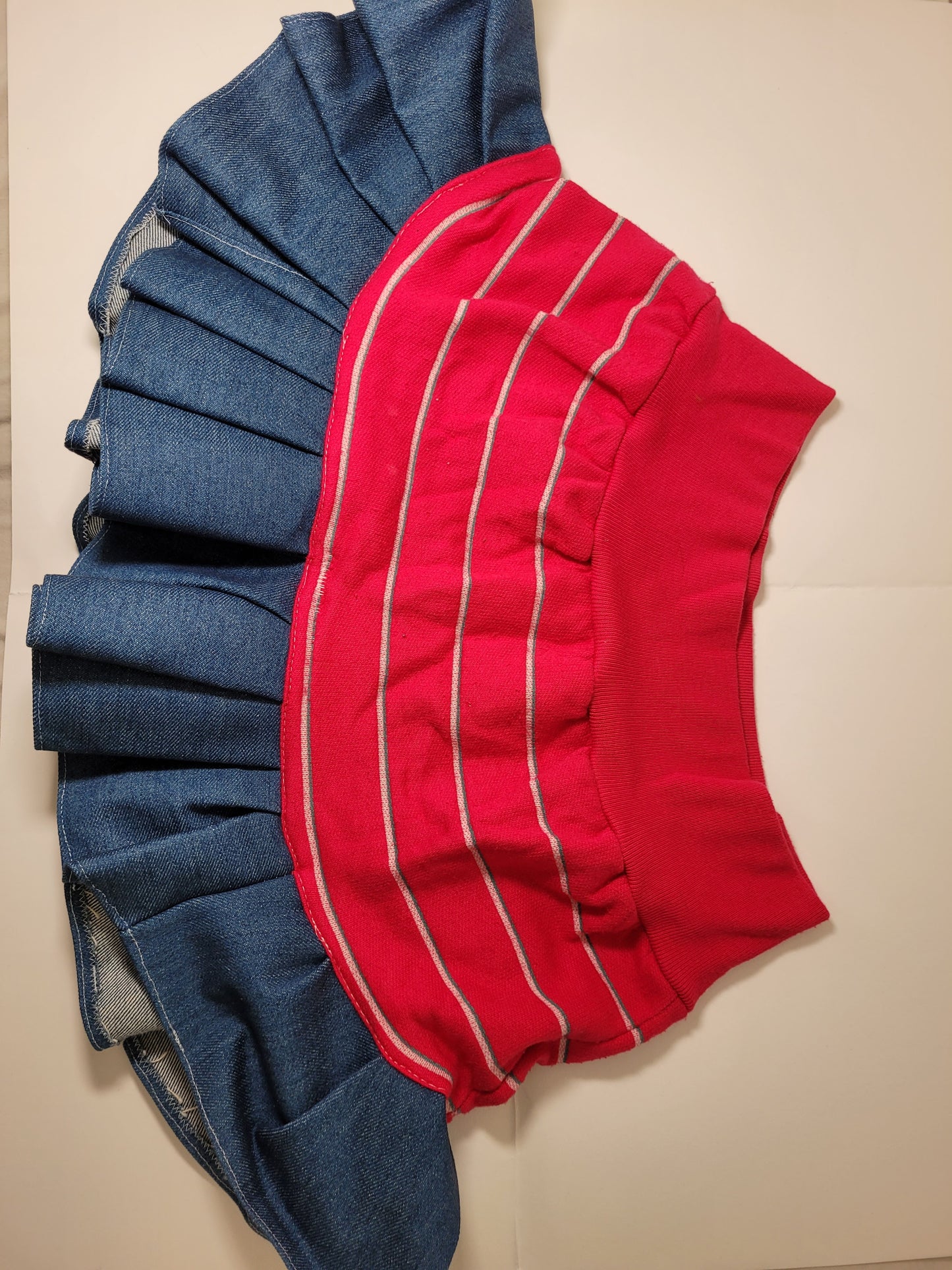 Jupe rose et jeans rayé