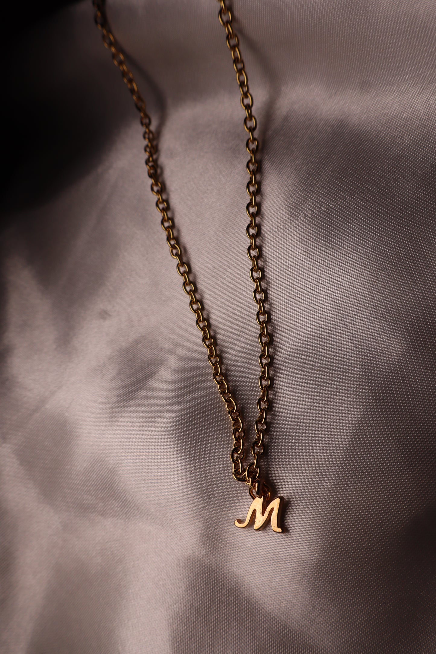Collier "M"