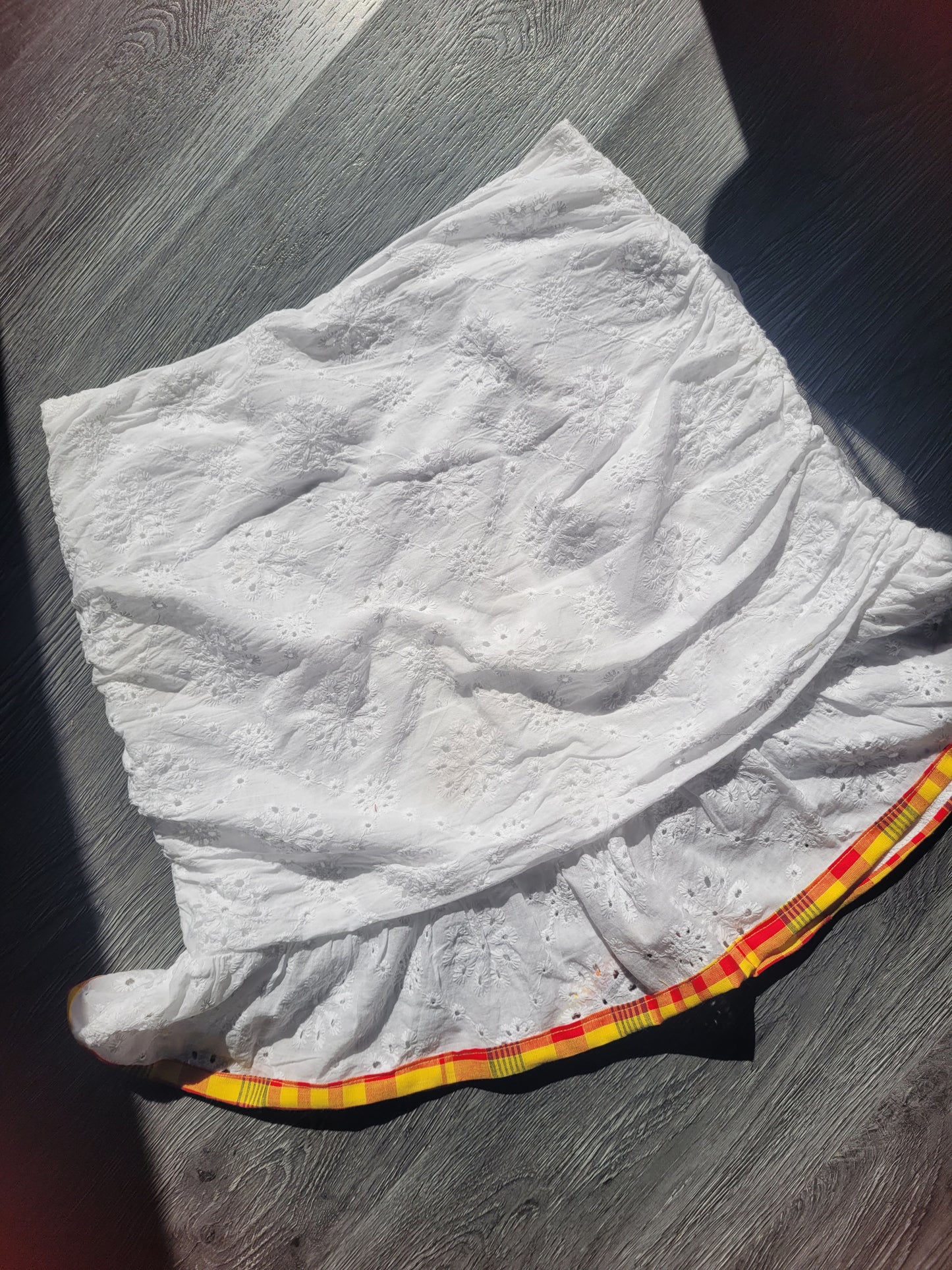 Jupe broderie et madras