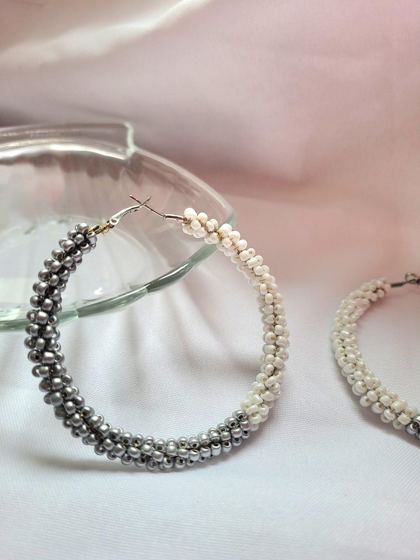 Créoles Mina Bicolore gris et blanc