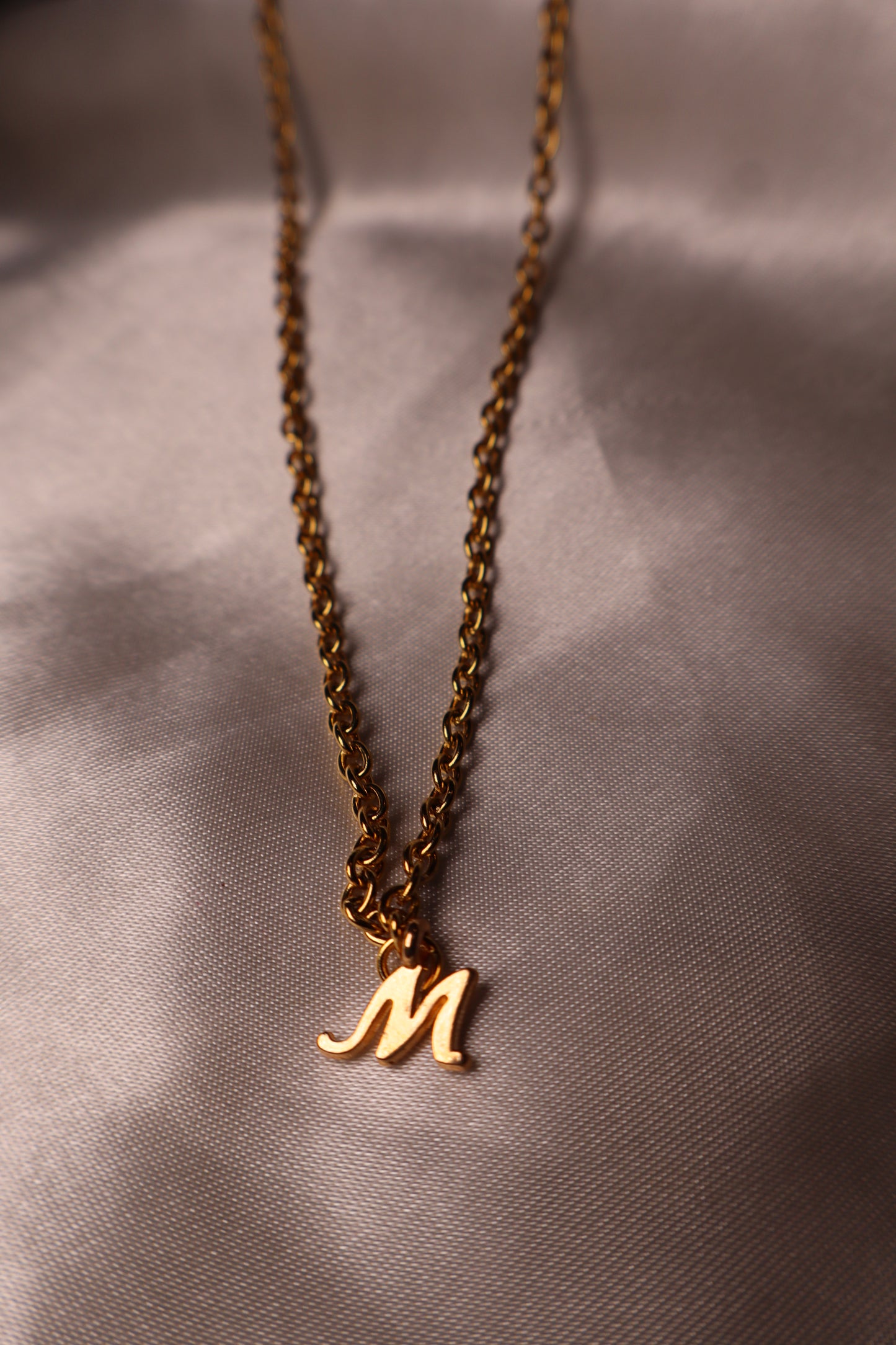 Collier "M"