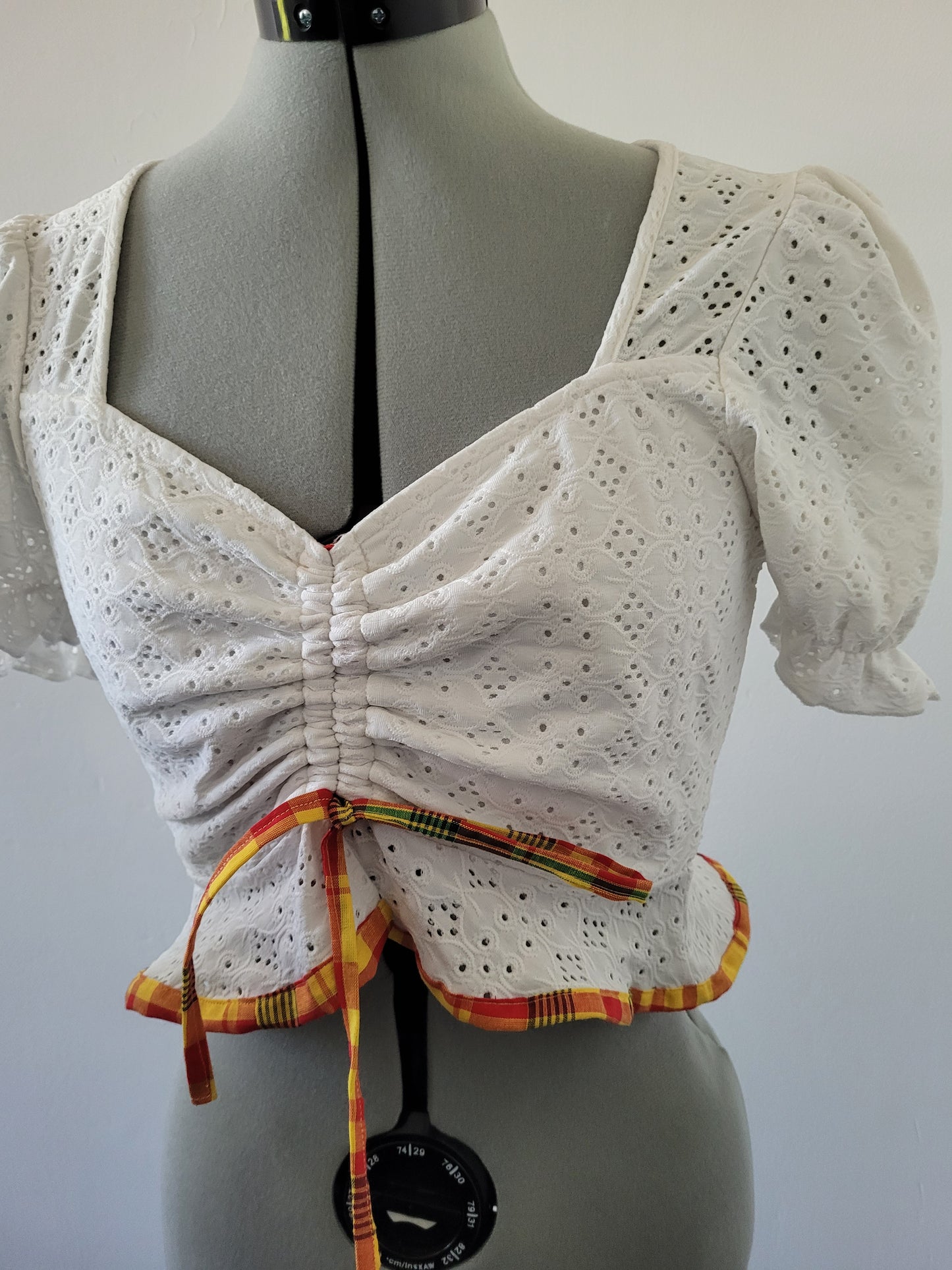 Top court madras et broderie