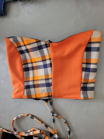 Bustier orange et carreaux