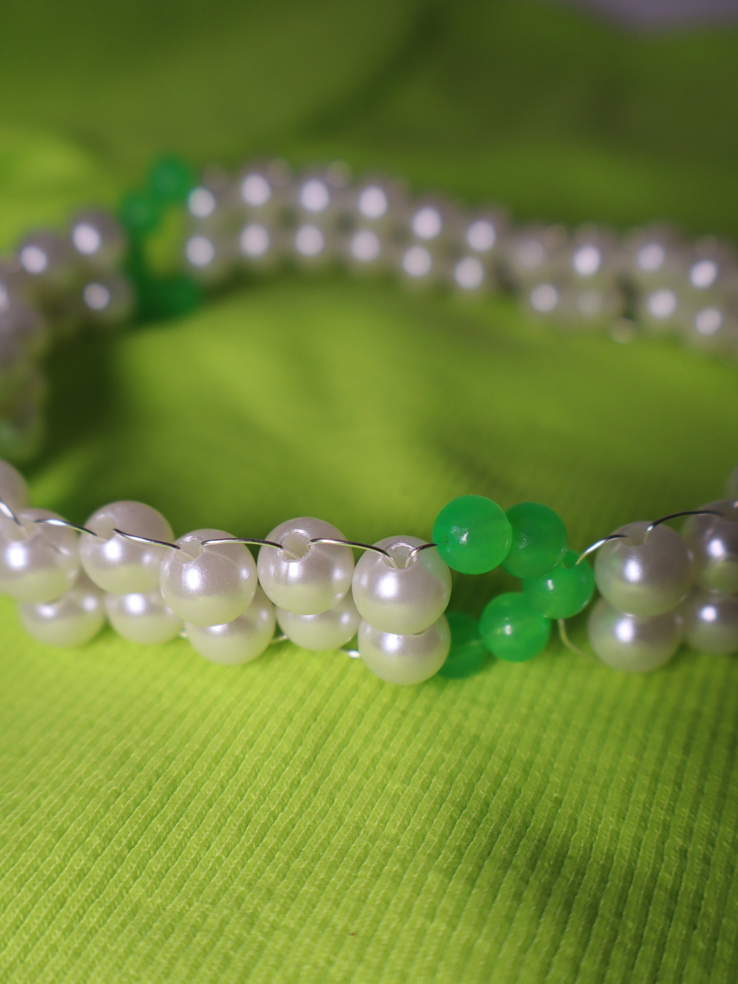 Collier beige et vert