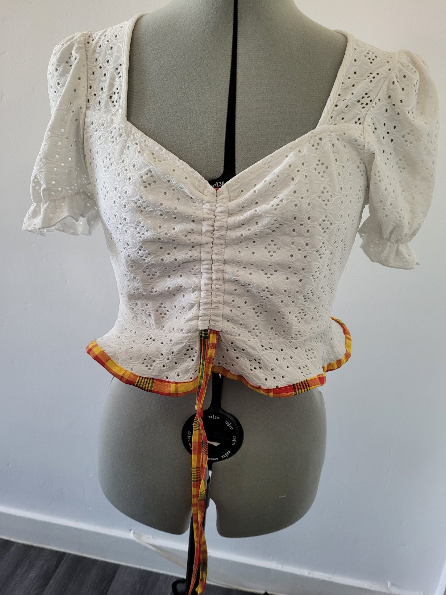 Top court madras et broderie