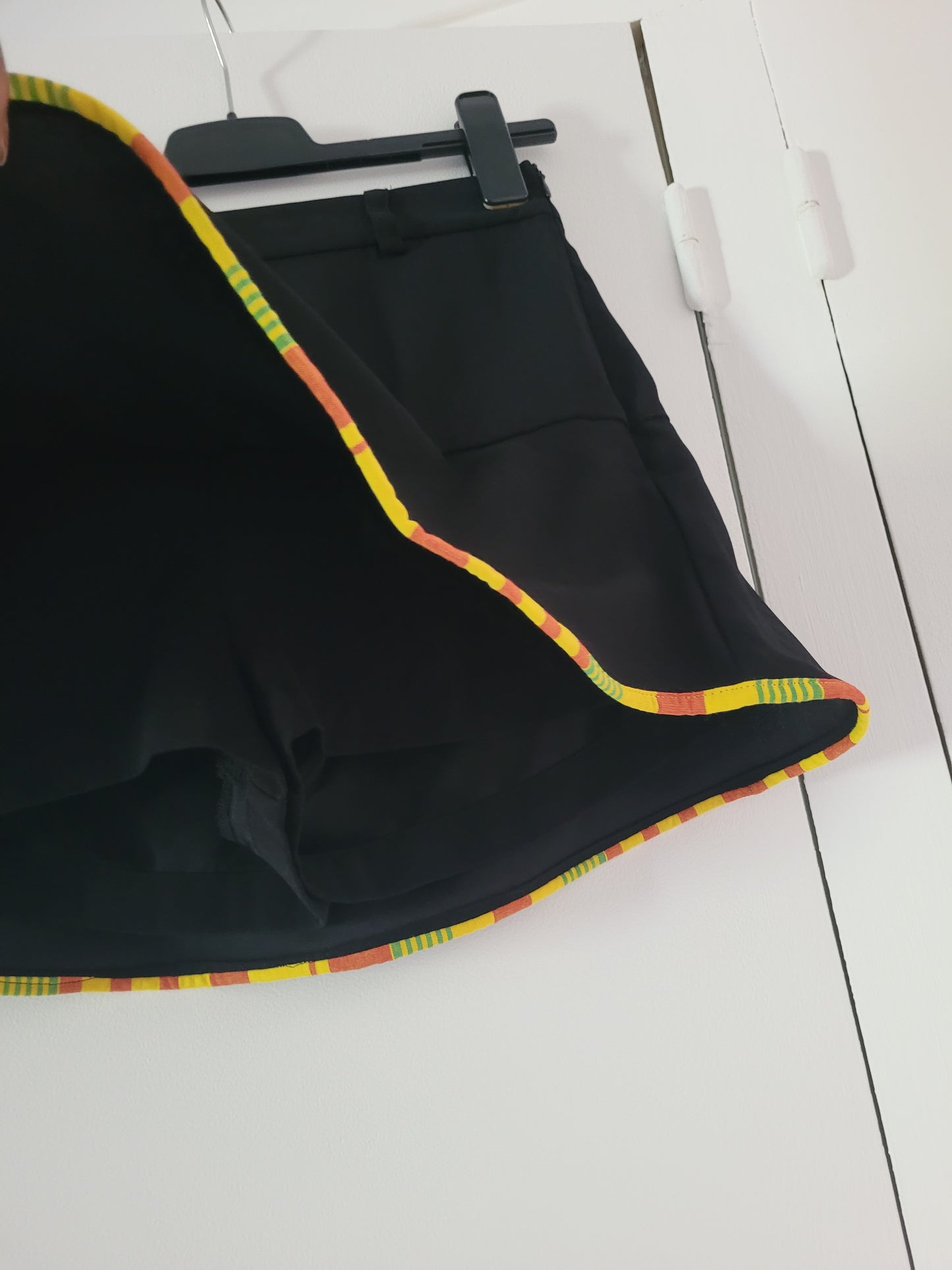Jupe short noire et madras