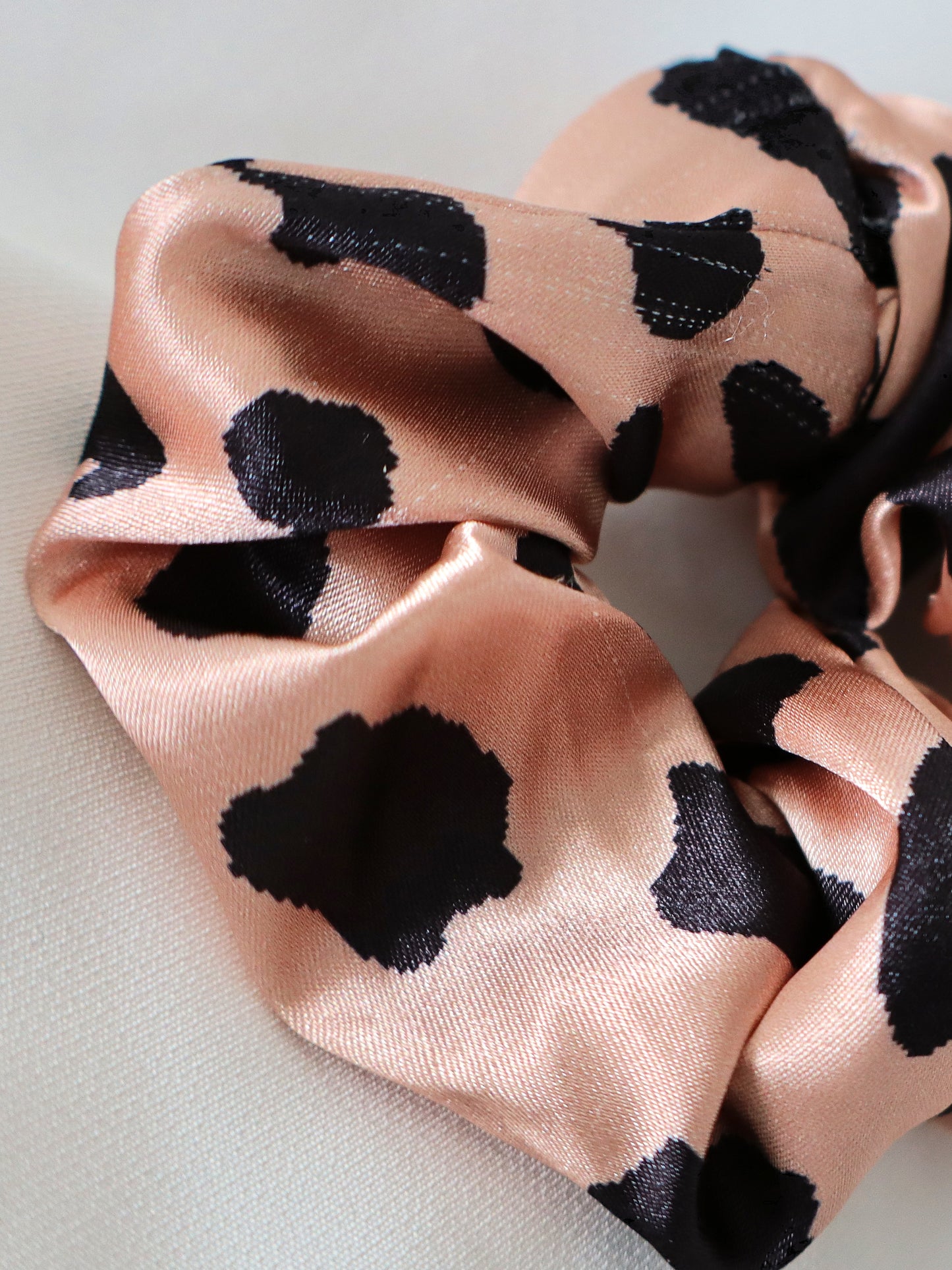 Chouchou leopard satiné