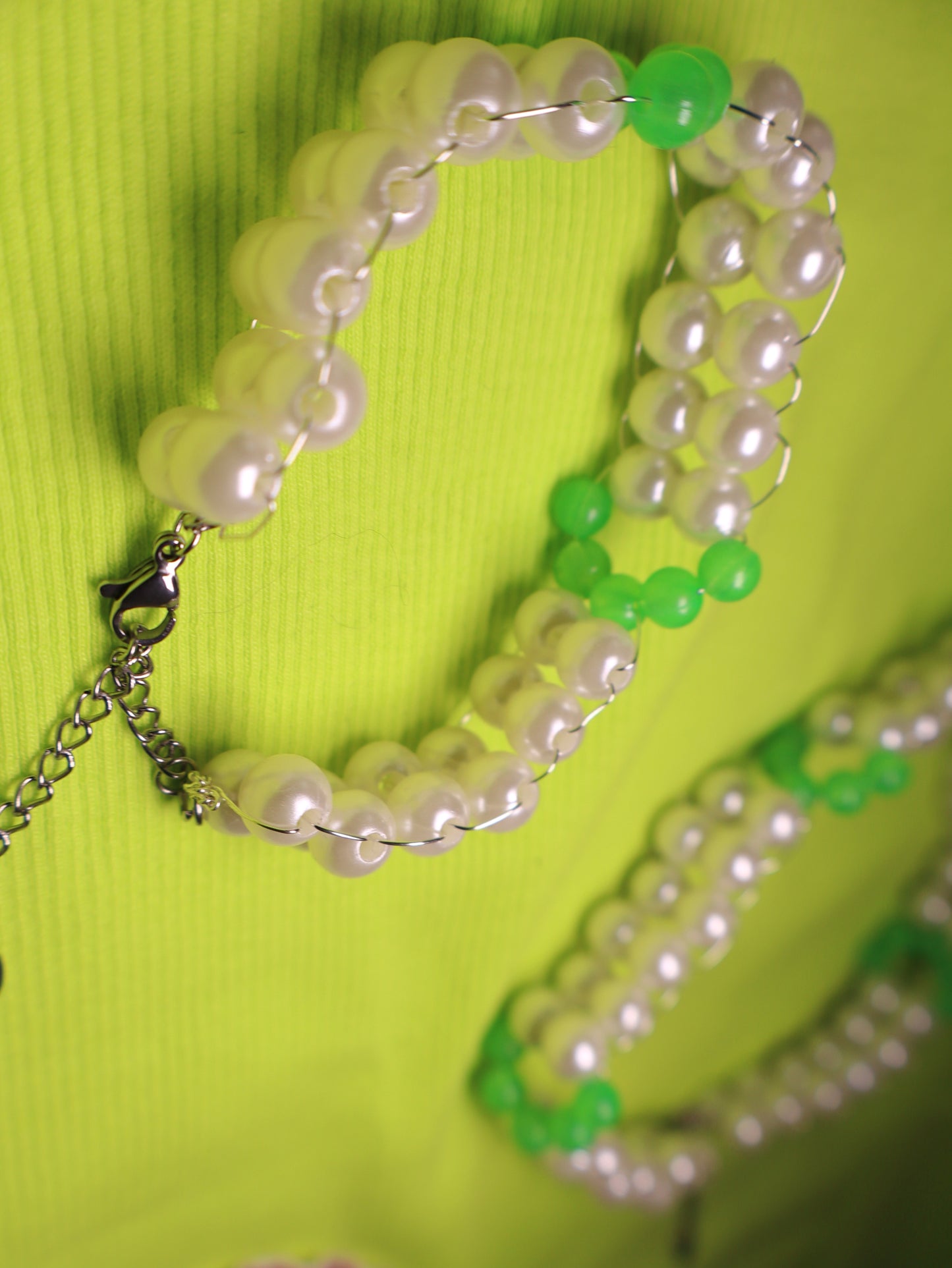 Collier beige et vert