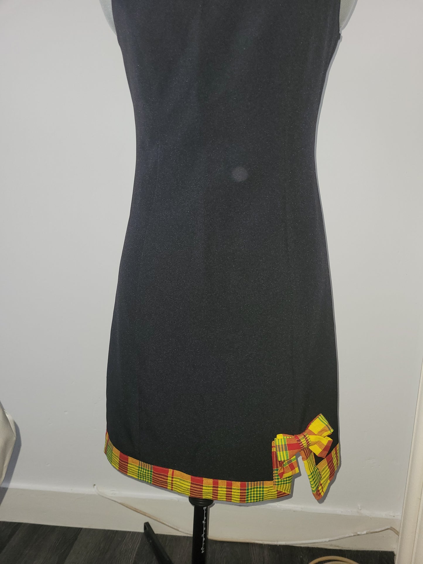 Robe noire madras noeud