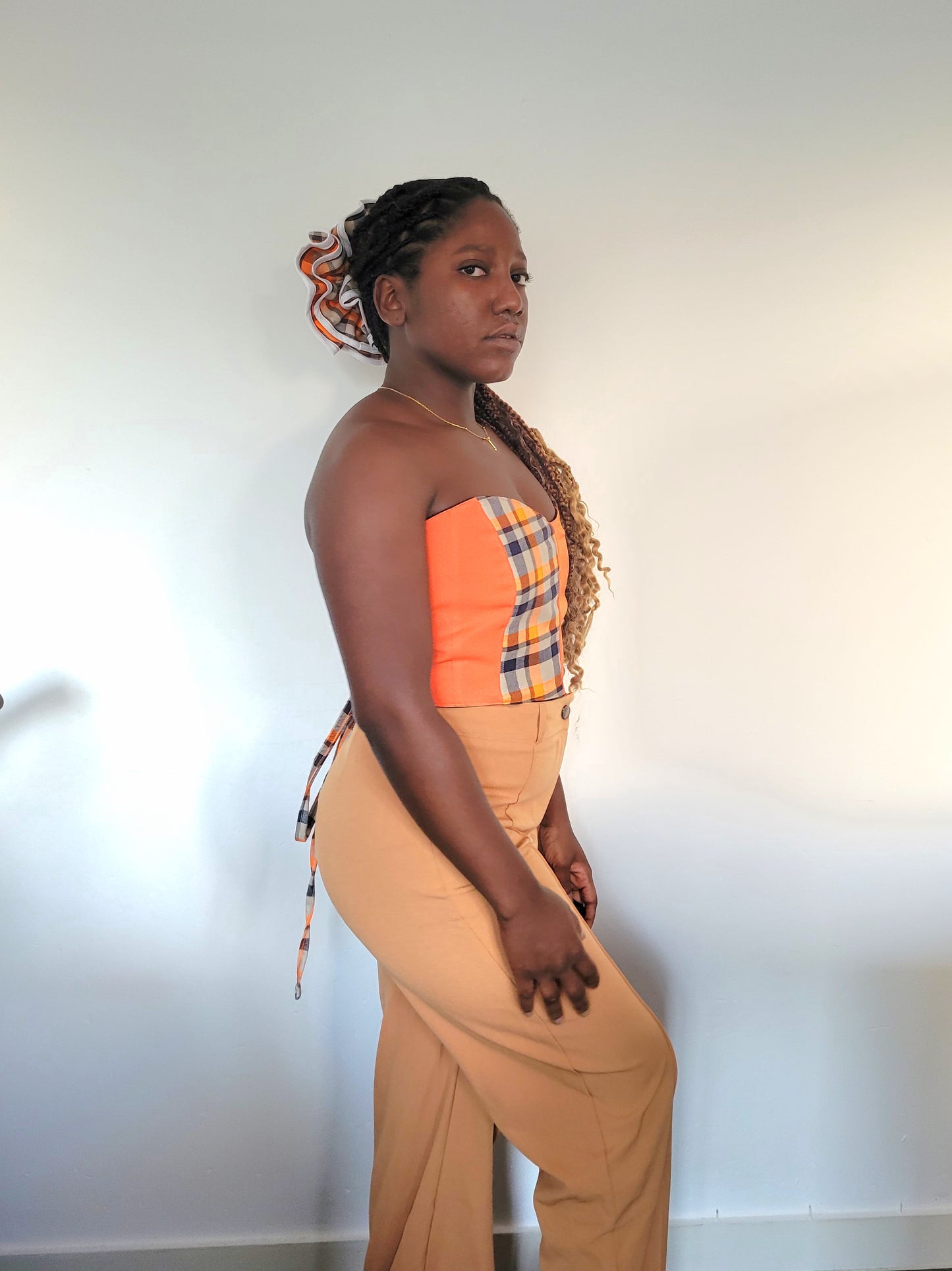 Bustier orange et carreaux