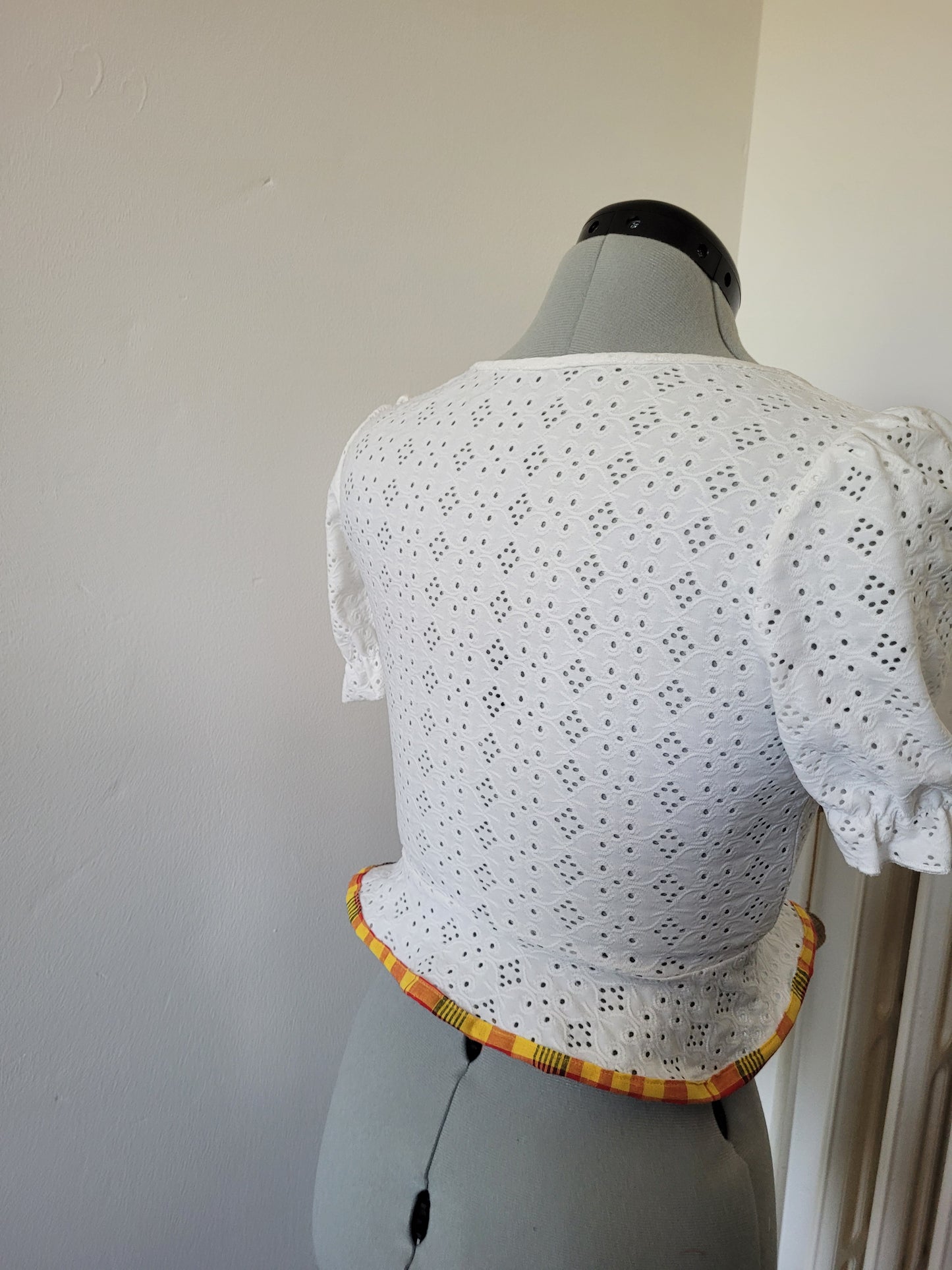 Top court madras et broderie