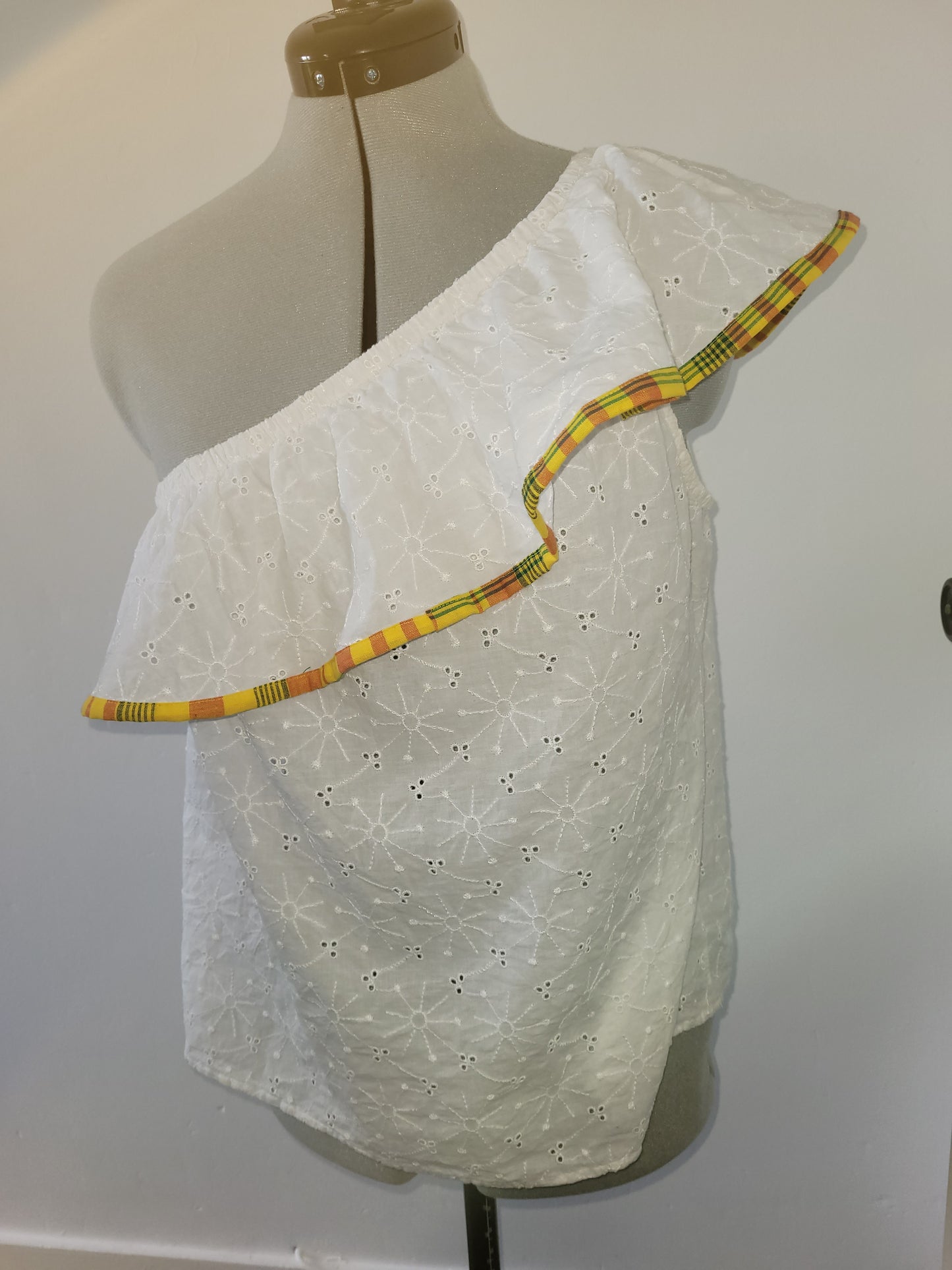 Top broderie anglaise et madras