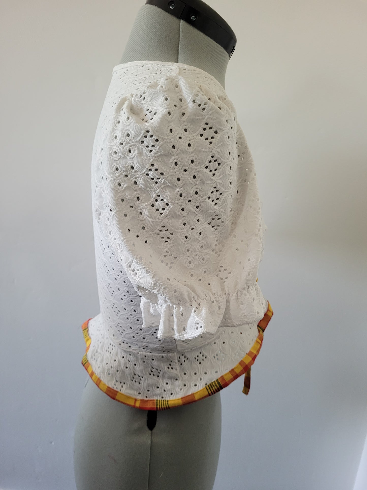 Top court madras et broderie