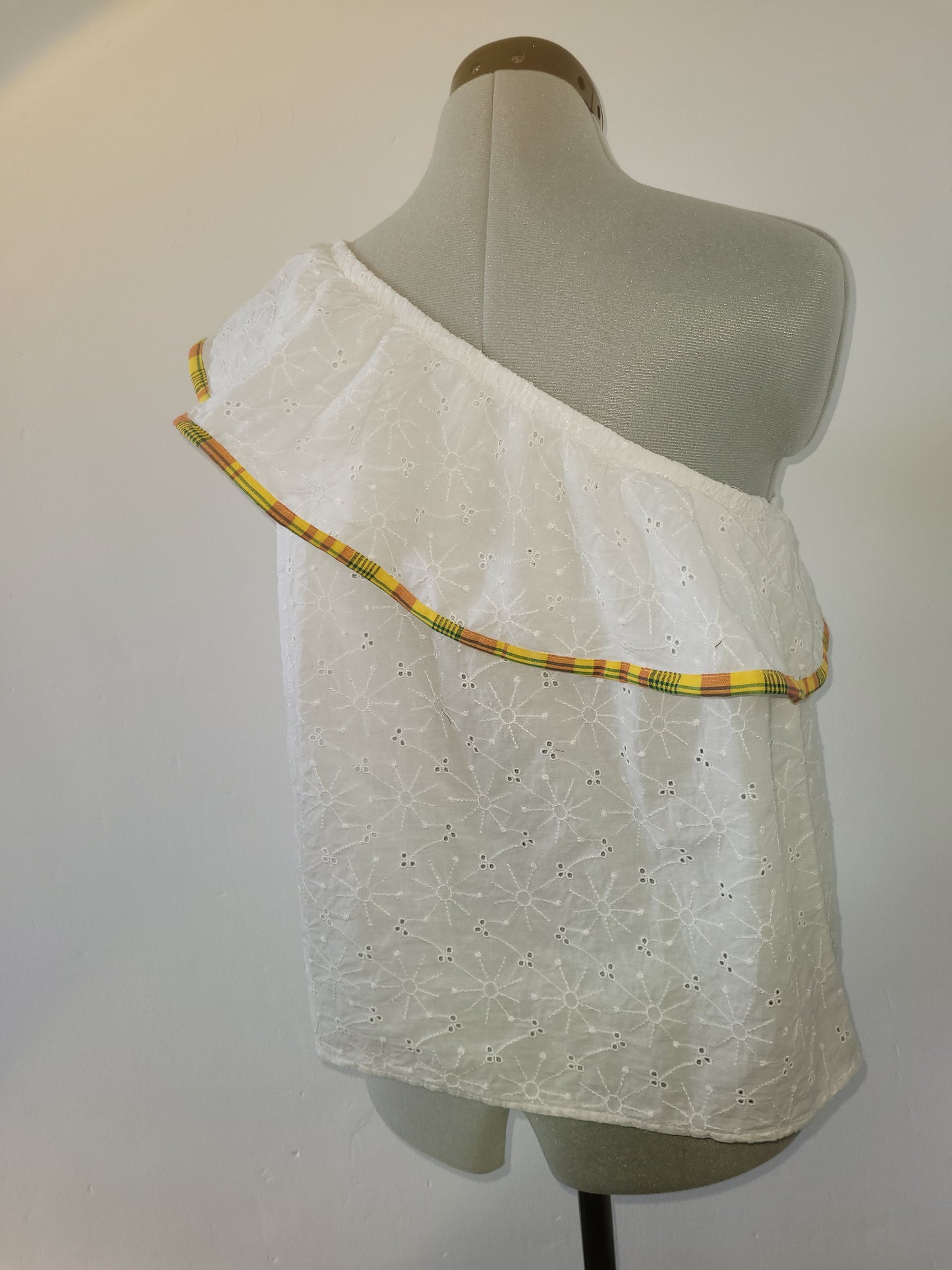 Top broderie anglaise et madras