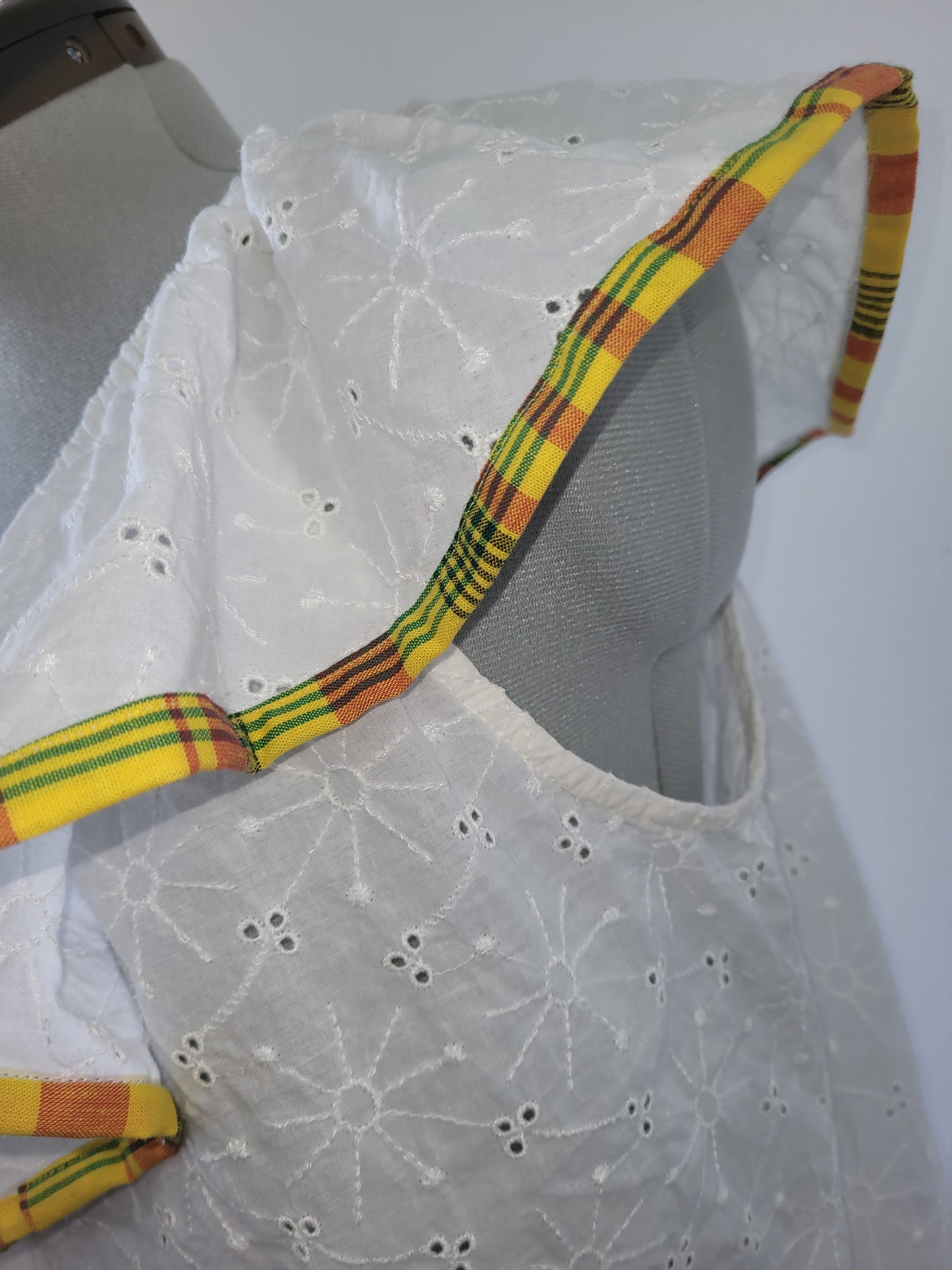 Top broderie anglaise et madras